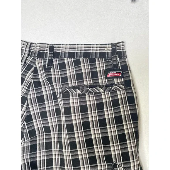 Genuine Dickies Mens Black White Plaid Cargo Shorts Utility Skater Y2K - Picture 6 of 7